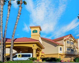 La Quinta Inn & Suites by Wyndham Tucson Airport - Tucson - Bangunan