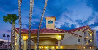 La Quinta Inn & Suites by Wyndham Tucson Airport - Tucson - Building