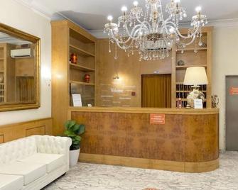 Hotel La Pace - Pontedera - Recepción