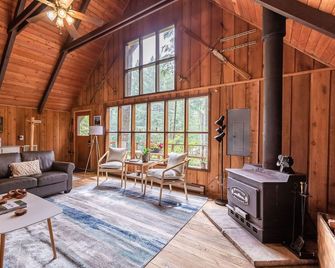 Charming A-Frame @ Mt. Rainier~Nature~Relax! Pet Friendly! - Packwood - Sala de estar