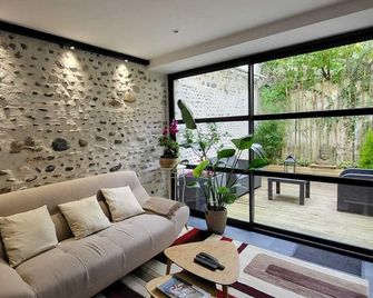 Le Patio - Appartement calme - Hyper centre Pau - Pau - Living room