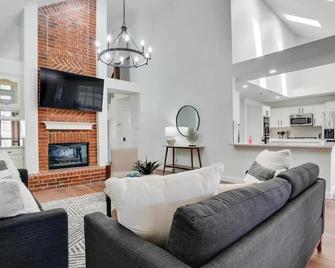 Modern Rustic Oasis Games Cinema Utd Plano Frisco - Allen - Living room