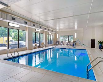 Best Western PLUS Thornburg Inn & Suites - Thornburg - Pool