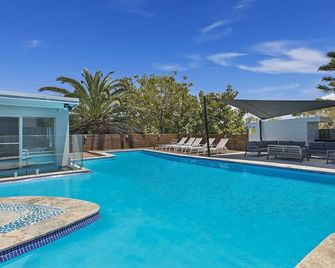 Beach Breeze | Pool, Near Beach | Accom Holidays - Forresters Beach - Piscina