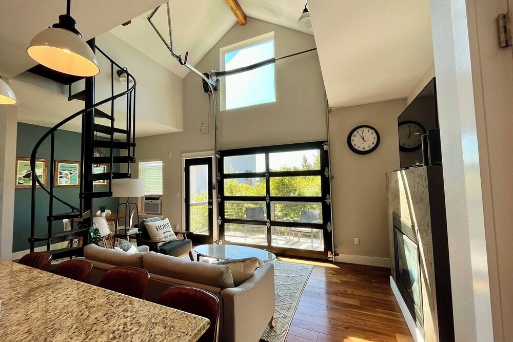 Welcome to The Yeti Hut! - סיאטל - סלון