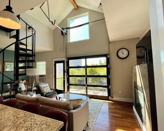 Welcome to The Yeti Hut! - סיאטל - סלון