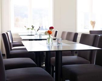 Sjøholt Sommerhotell Bed&Breakfast - Ørskog - Restaurante