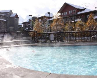 Beautiful Family-Friendly 3 Bedroom Condo with Heated Outdoor Pool - Canmore - Pool
