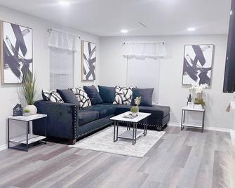 New remodel- Modern Home - Manor - Living room