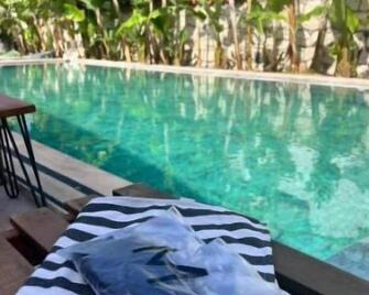 Trina Talles Alacati - Cesme - Pool