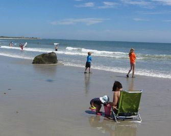 Country Coastal Cottage 3 min. from beach. - Little Compton - Beach