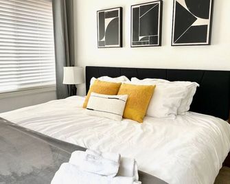 Mountain Views & Big Deck! Close to Trails & Shopping, 5 Miles From Downtown - 科羅拉多斯普林斯 - 臥室