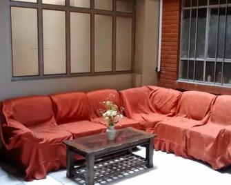 Hostal Sauna Tambo Wasi - Huancayo - Living room