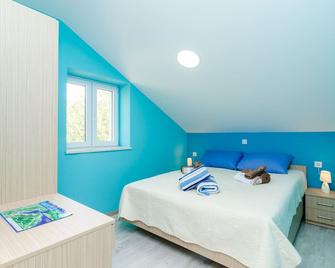 Apartments Donita - Standard Two Bedroom Apartment with Balcony and Sea View - Banići - Bedroom