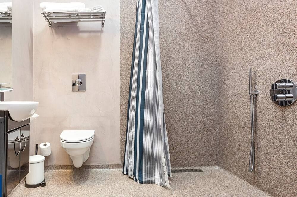 Bathroom view of Hotel Duus