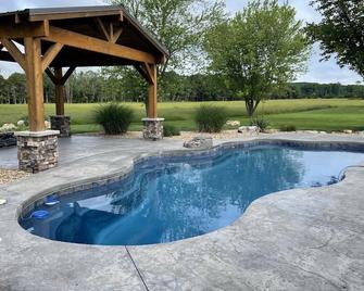 Bluebird Meadows With In-Ground Pool And Hot Tub! 125 Acres To Explore - Farmington - Басейн