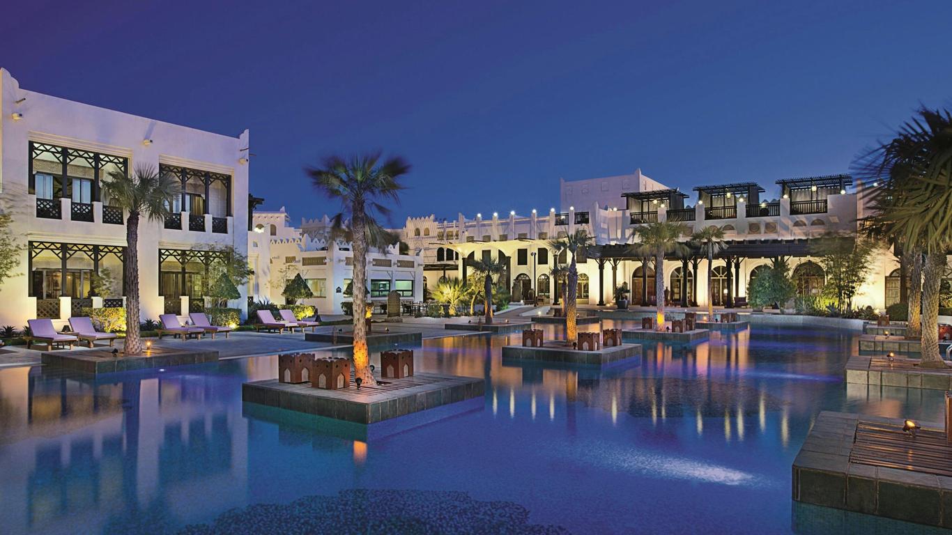 شرق فيليدج آند سبا