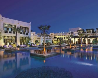 Sharq Village and Spa a Ritz-Carlton Hotel - Doha - Piscina
