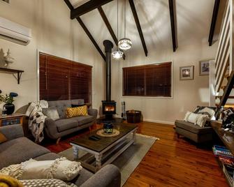 Doomben Ridge Farm House - Beechmont - Sala de estar