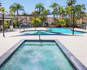 Isle Of Palms Resort - Elanora - Piscina