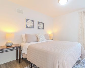 Nw Indiana Hidden Getaway Home Sleeps 6 - Gary - Comedor