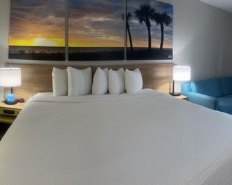 Days Inn by Wyndham Port Charlotte/Punta Gorda - Port Charlotte - Bedroom