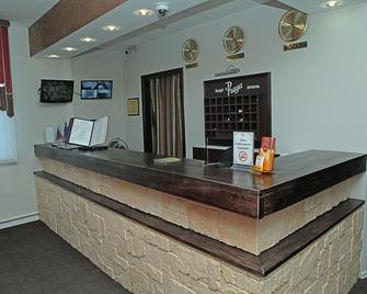 Praga Hotel - Ulan-Ude - Front desk