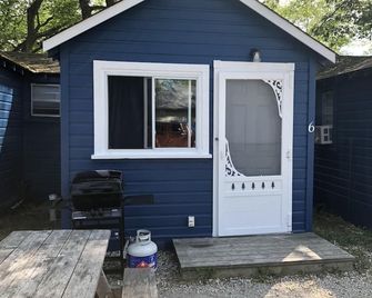 Dock Life Cottage 6 - Riverside, 1 Bedroom, Wasaga - Wasaga Beach - Patio