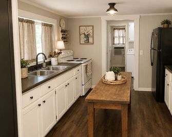 Charming 2-bedroom house close to Pearl River Resort and Neshoba Co Fairgrounds. - Philadelphia - Cozinha