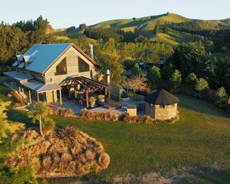Tree House Lodge Bed & Breakfast - Cheviot - Building