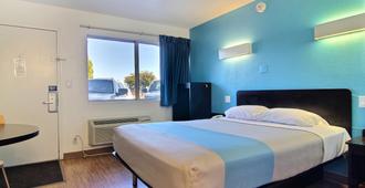 Motel 6 Carlsbad Nm - Carlsbad - Bedroom
