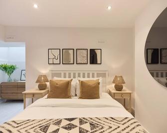 The Kingswood Place - Modern 2bdr With Terrace - Crystal Palace - Bedroom