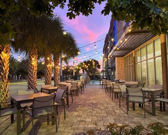 Holiday Inn Express & Suites Orlando Southeast By IHG - Orlando - Patio