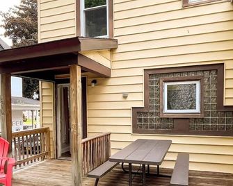 1st Base Apt 1 All Star Baseball Rentals - Oneonta - Terasa
