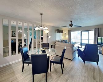 Ocean Village Club by Distinctive Beach Rentals - St. Augustine - Dining room