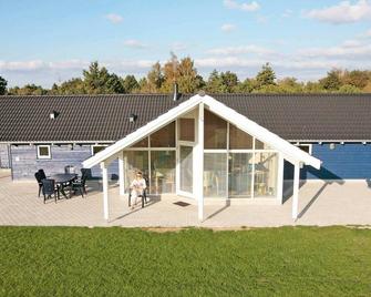10 person holiday home in Rødby-By Traum - Rodby - Budova