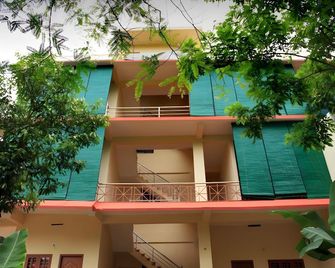 Hotel O Home Inn Of Dreams Homestay - Meppādi - Building