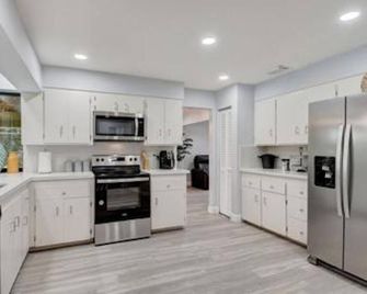 Ananda Farmhouse and Retreat. - Lake Worth - Keuken