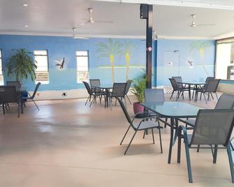 布澤銳斯汽車旅館 - 赫維灣 - 餐廳