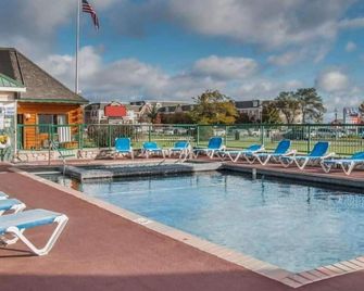 Mackinac Lodge - Mackinaw City - Zwembad