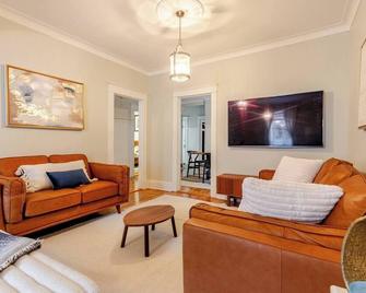 Classy Appartement in Verdun - Montreal - Living room