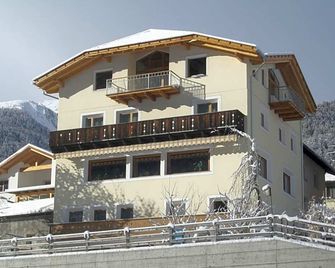 Hotel Chavalatsch - Tubre/Taufers im Münstertal - Budova