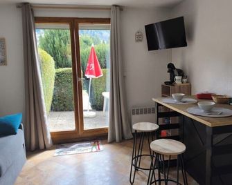 Bright apartment with beautiful garden - Praz-sur-Arly - Eetruimte
