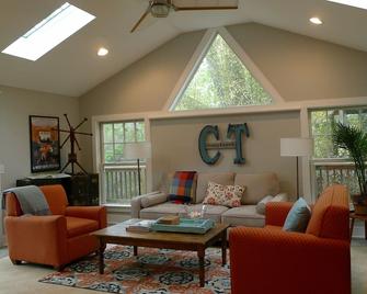 Stay Above Our Antique Shop In The Ridgeview Suite @ Stony Creek Depot - Branford - Lounge