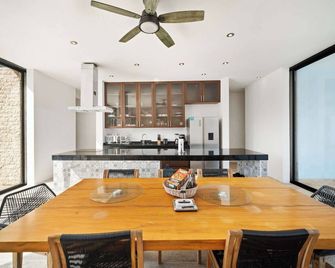 Beachfront Coco Modern Designer House By Peninsula Stays - Telchac Puerto - Dining room