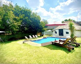 Horizon Green Guest House - Randfontein - Pool