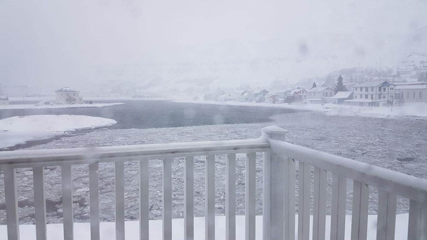 Við Lónið Guesthouse