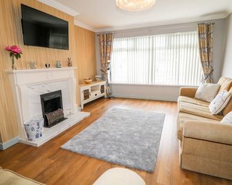 Hazel Cottage, Pet Friendly, Country Holiday Cottage In Portrush - Portrush - Wohnzimmer