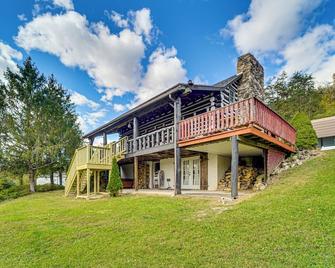 Mtn-View Mifflintown Cabin Near Hiking Trails! - Mifflintown - Building