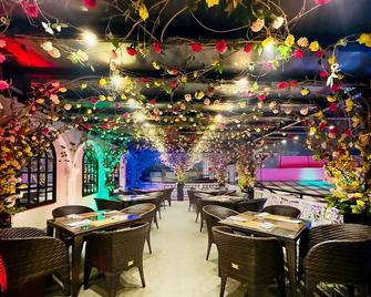 Rose Palace Hotel, Gulberg - Lahore - Restaurant
